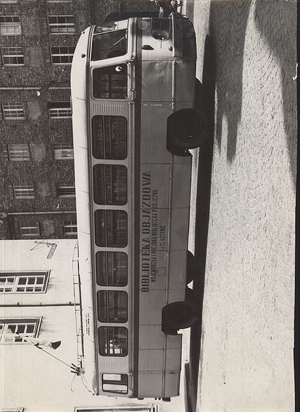 Plik:Wojewodzka biblioteka publiczna w olsztynie6.jpg