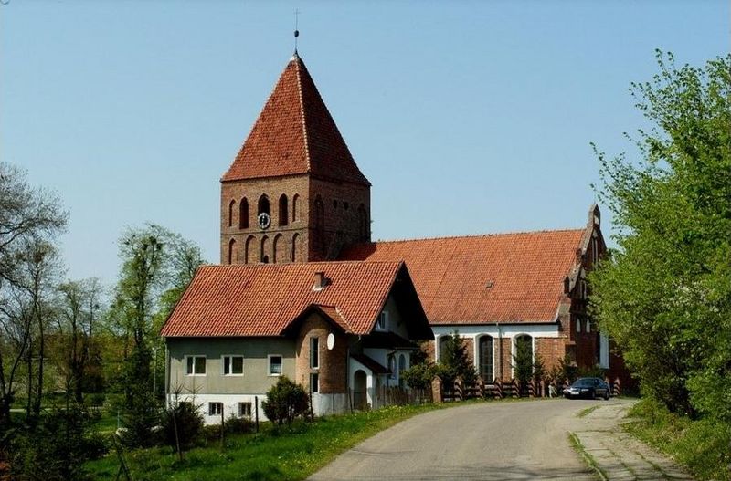 Plik:Kosciol jelonki 1.jpg