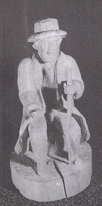 Rzeźba Dziad (?), Fot. Archiwum Muzeum Kultury Ludowej w Węgorzewie, Źródło:  [„Studia Angerburgica”,  T. 13 (2006)]