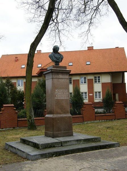 Plik:Herder pomnik.jpg