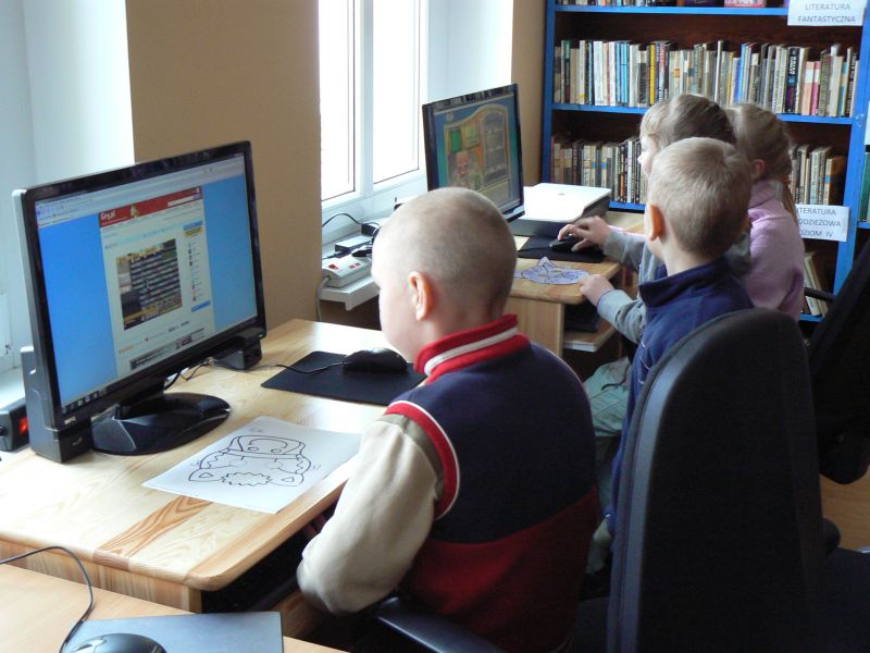 Plik:Biblioteka ruciane2.jpg