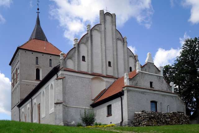Plik:Kosciol krzyza szestno 1.jpg