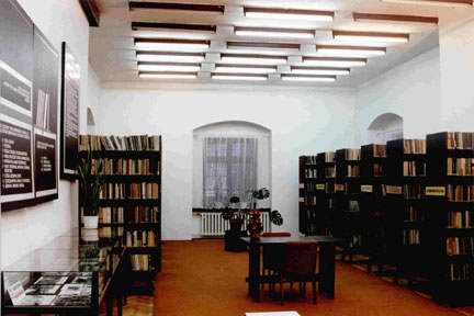 Plik:Bibliotekawnidzicyzd.jpg
