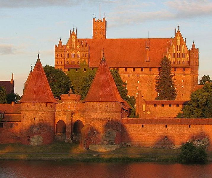 Plik:Malbork wysoki.jpg